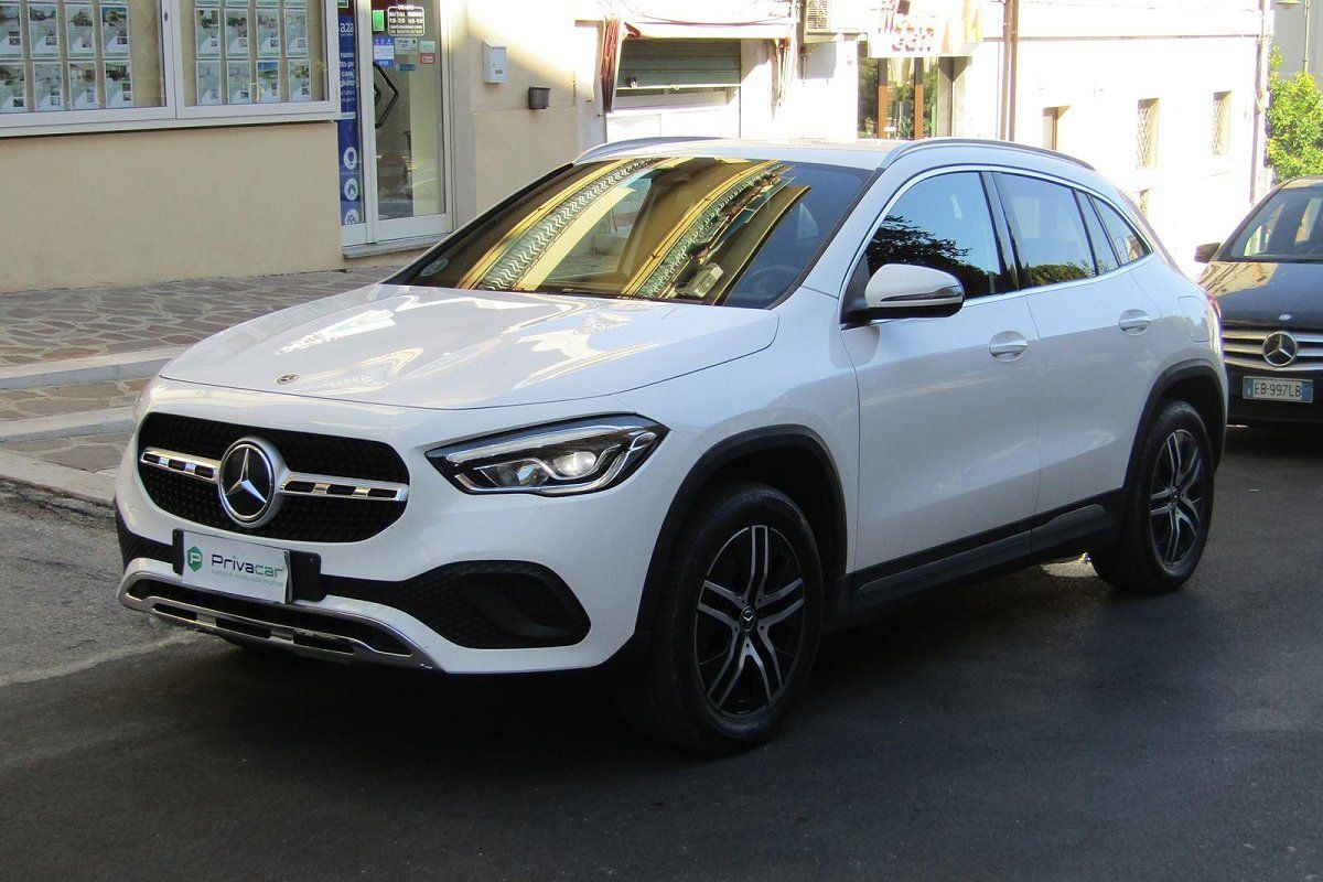 Mercedes-Benz MERCEDES GLA 200 d Automatic Sport