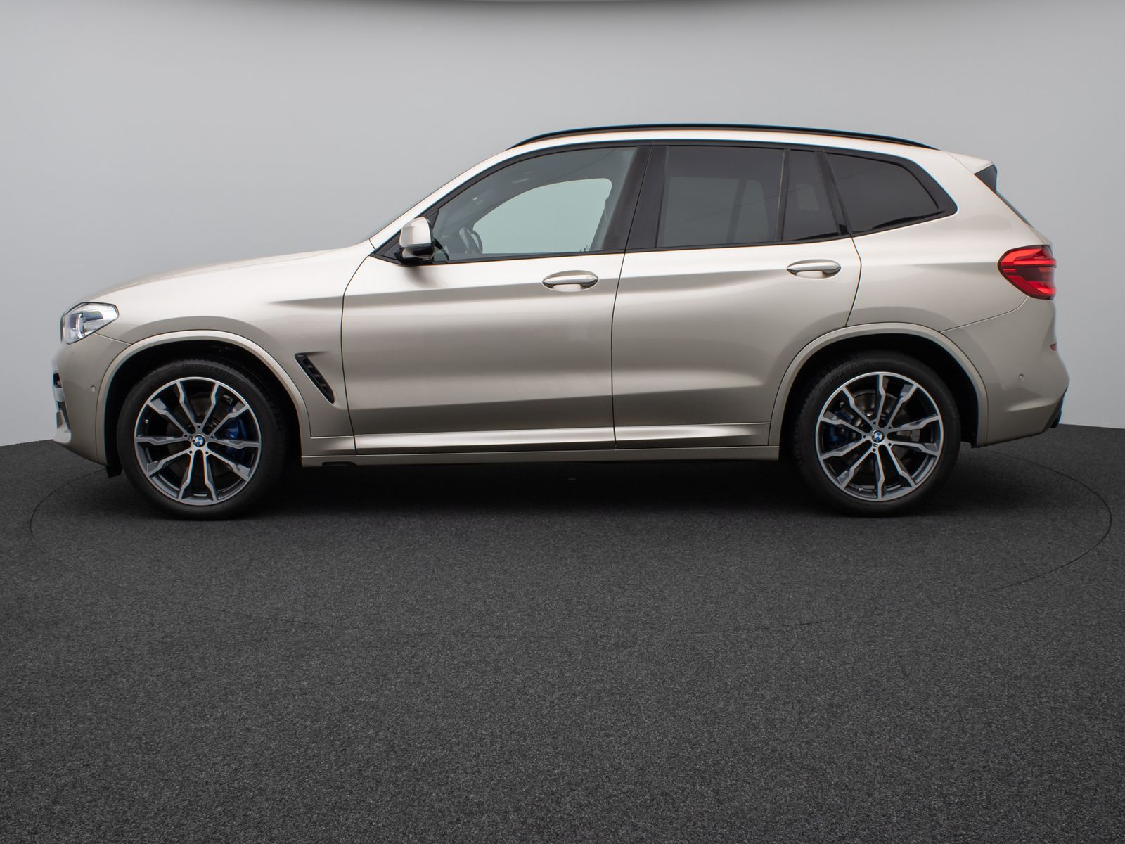 Fahrzeugabbildung BMW X3 xD30d M Sport Panorama Kamera DAB HiFi DisKey