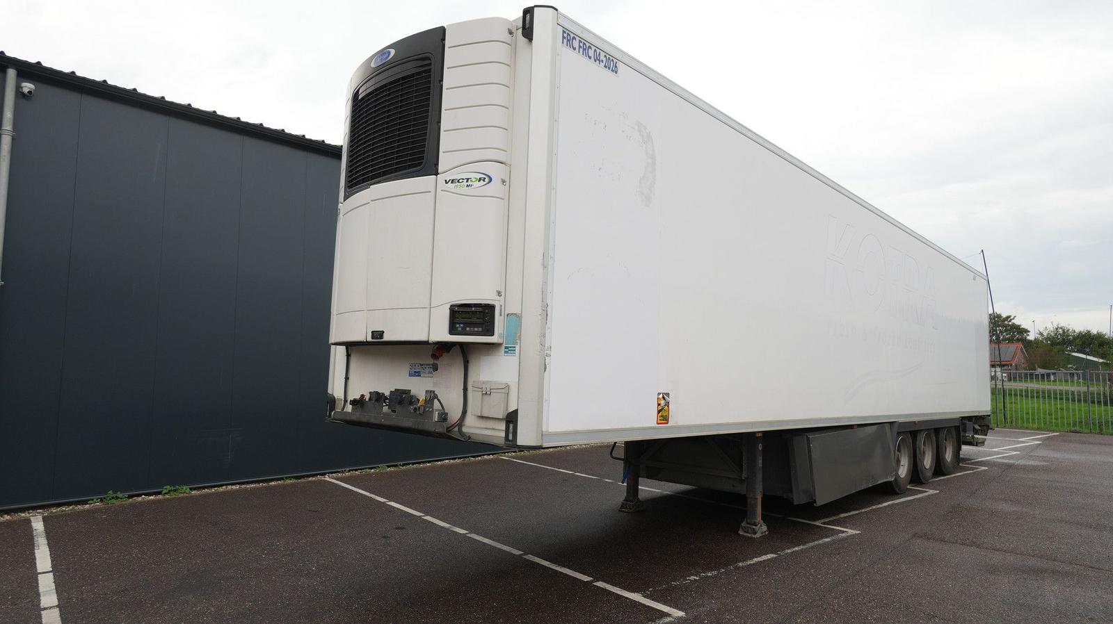 Lamberet 3 AXLE FRIGO TRAILER WITH CARRIER VECTOR 1950mt