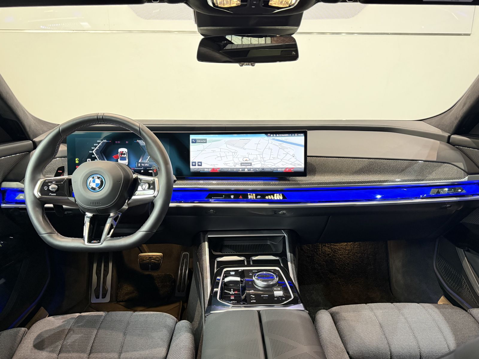Fahrzeugabbildung BMW M760e xDrive Lounge Seating Sky Lounge M Perform