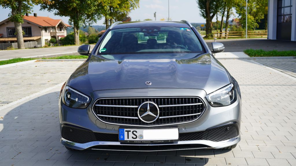 Image of Mercedes-Benz E 300