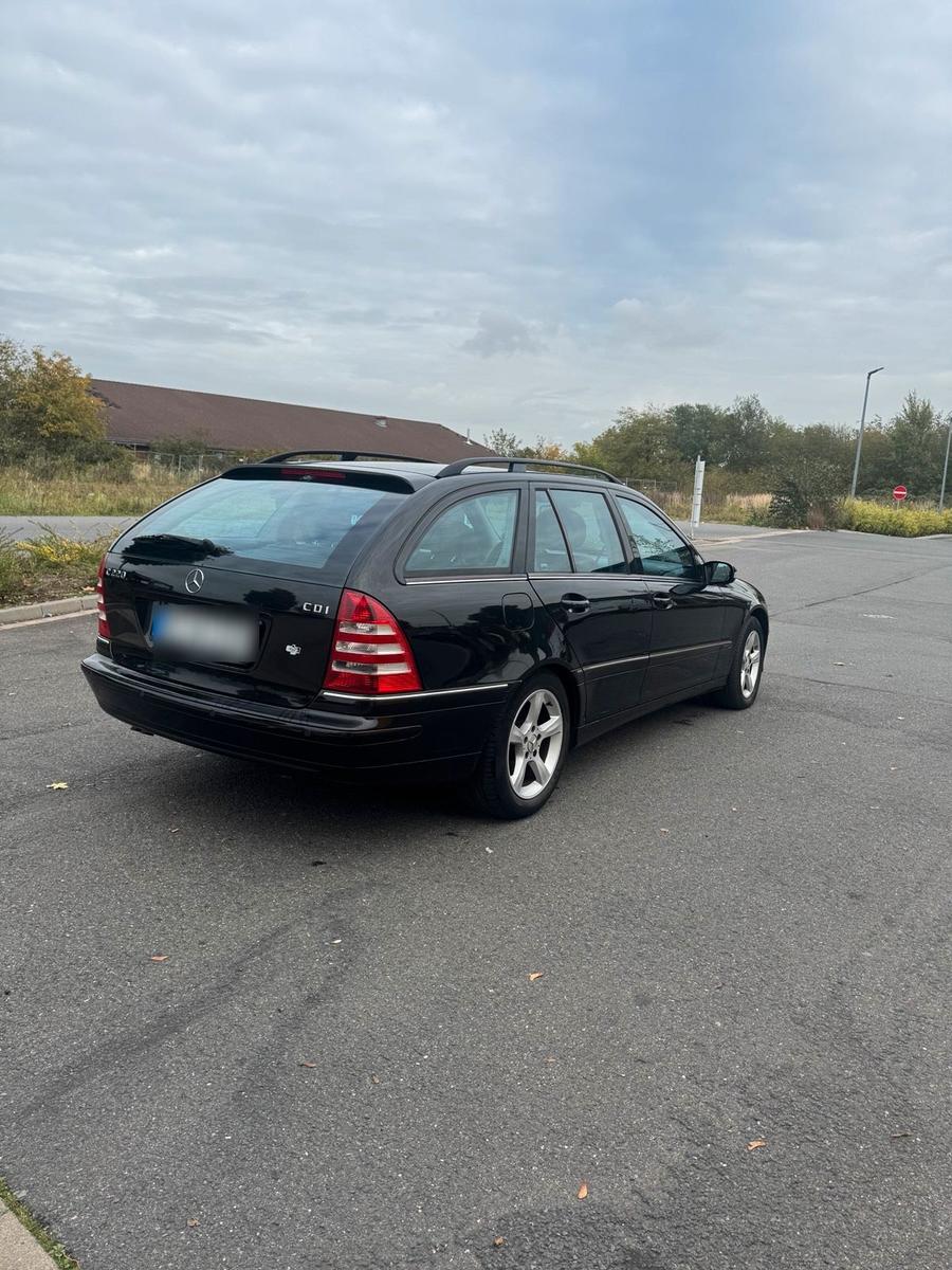 Mercedes-Benz C220 2006 — engine 150 HP (110kW)
