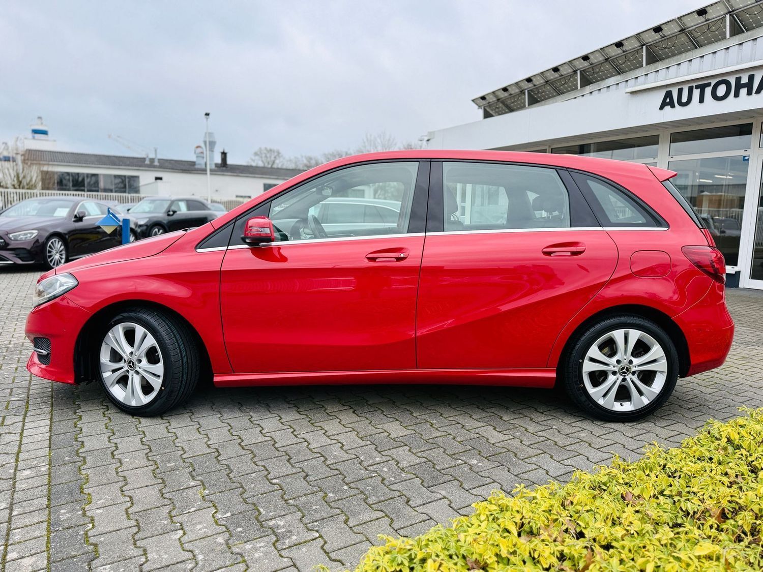 Fahrzeugabbildung Mercedes-Benz B 180 d URBAN, Tempomat, Kindersitze, PTS, SHZ,