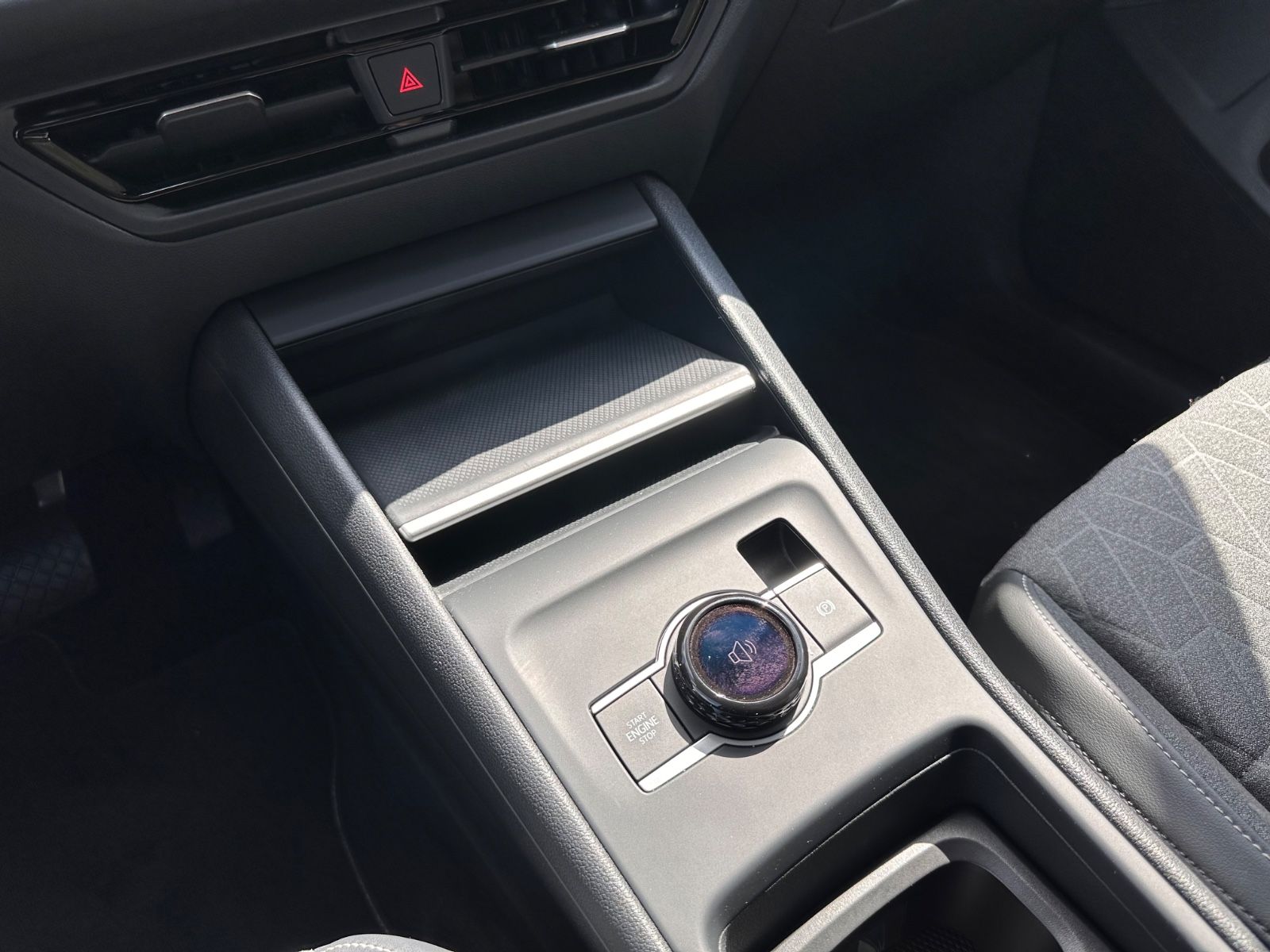 Fahrzeugabbildung Volkswagen Tiguan 1.5 eTSI Life DSG ACC/LED/RFK/SHZG