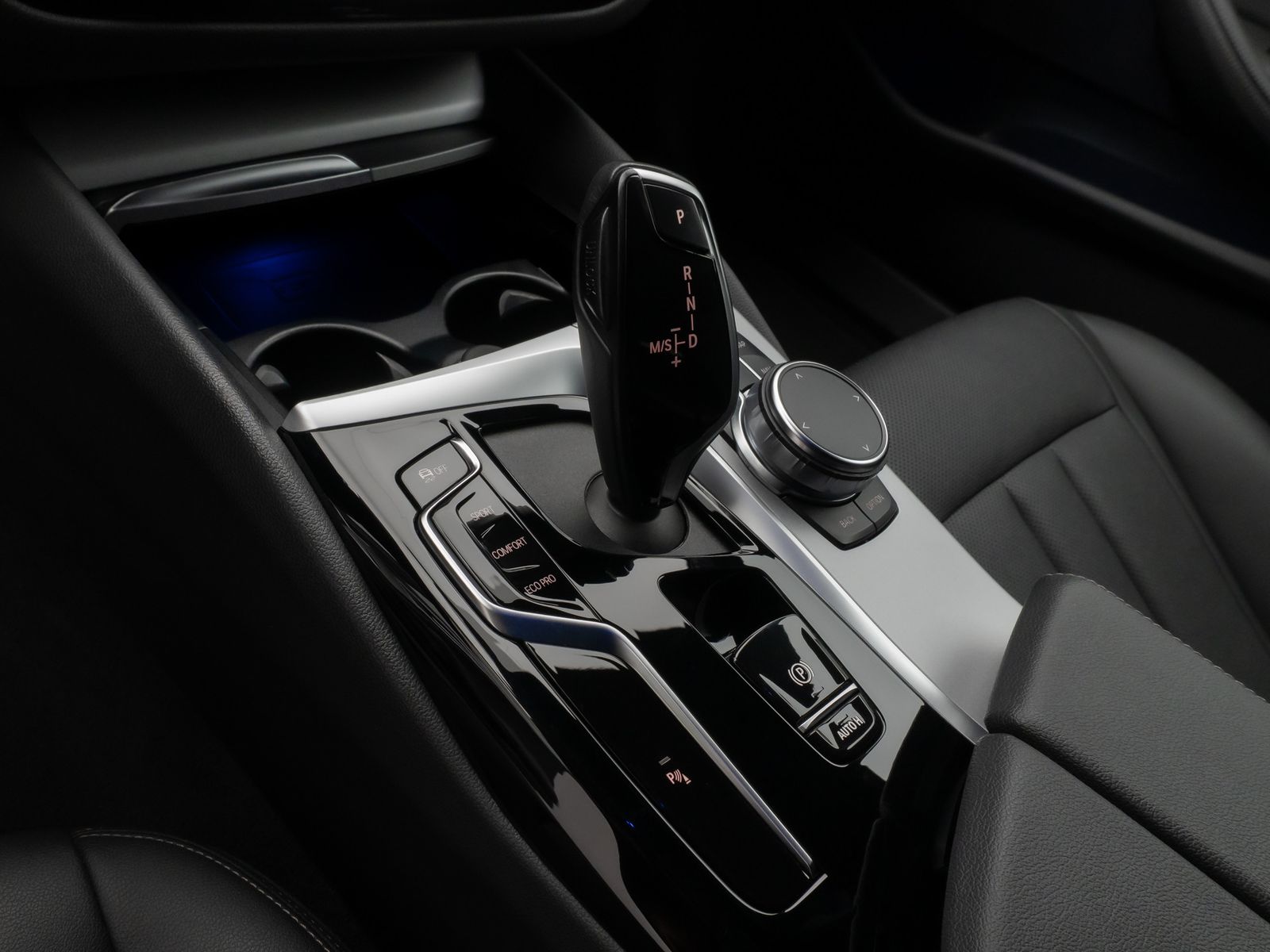 Fahrzeugabbildung BMW 520d Kamera DAB 4xKlima Leder M Sport AHK Alarm