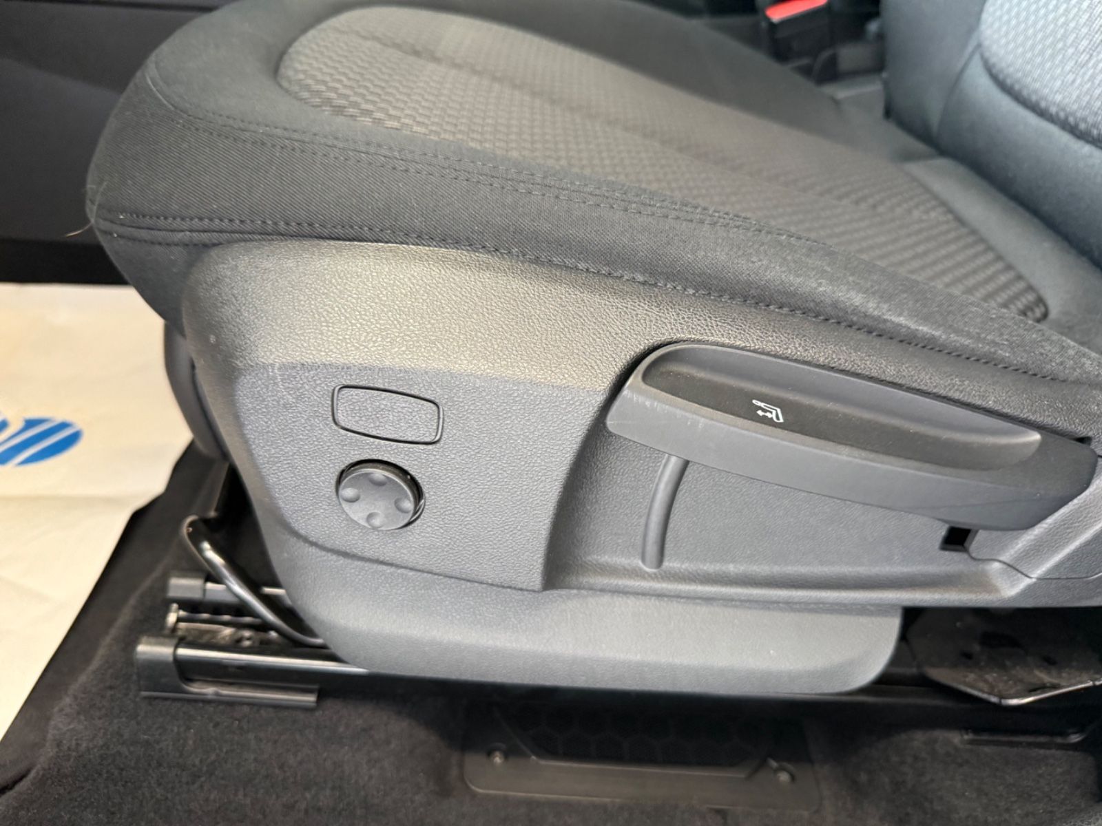 Fahrzeugabbildung BMW 220 i Active Tourer Advantage Business-Paket