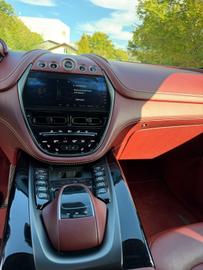 2020 Aston Martin DBX 缩略图 16