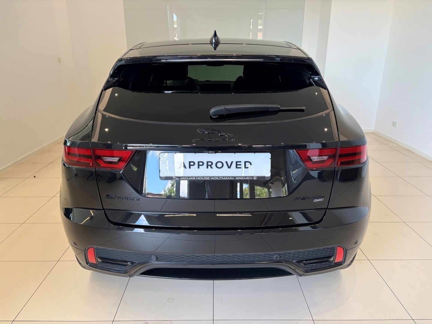 Fahrzeugabbildung Jaguar E-Pace R-Dynamic SE P300ePlug-In Hybrid Panorama
