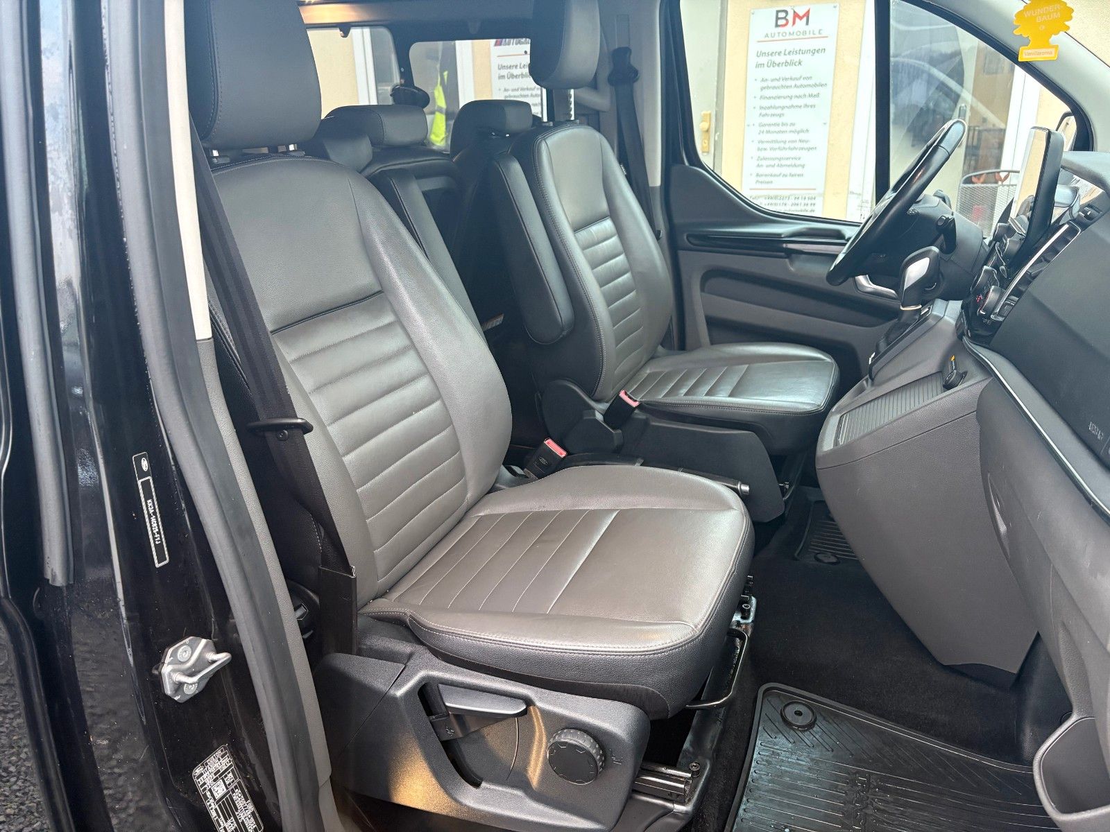 Fahrzeugabbildung Ford Tourneo Custom Aut. 320 L2 Tourneo Titanium Lede