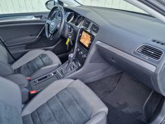 Fahrzeugabbildung Volkswagen Golf VII Variant Alltrack 4M Navi LED SiHz AHK