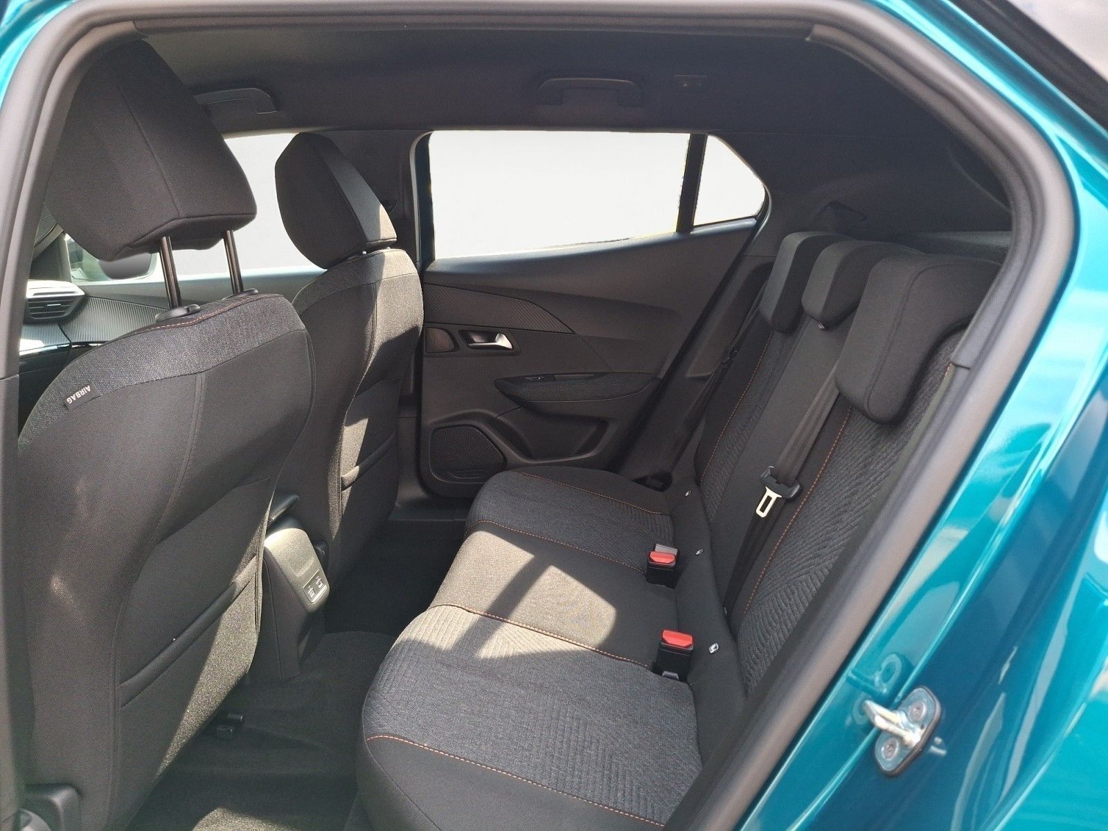 Peugeot e-2008 - Bild 13
