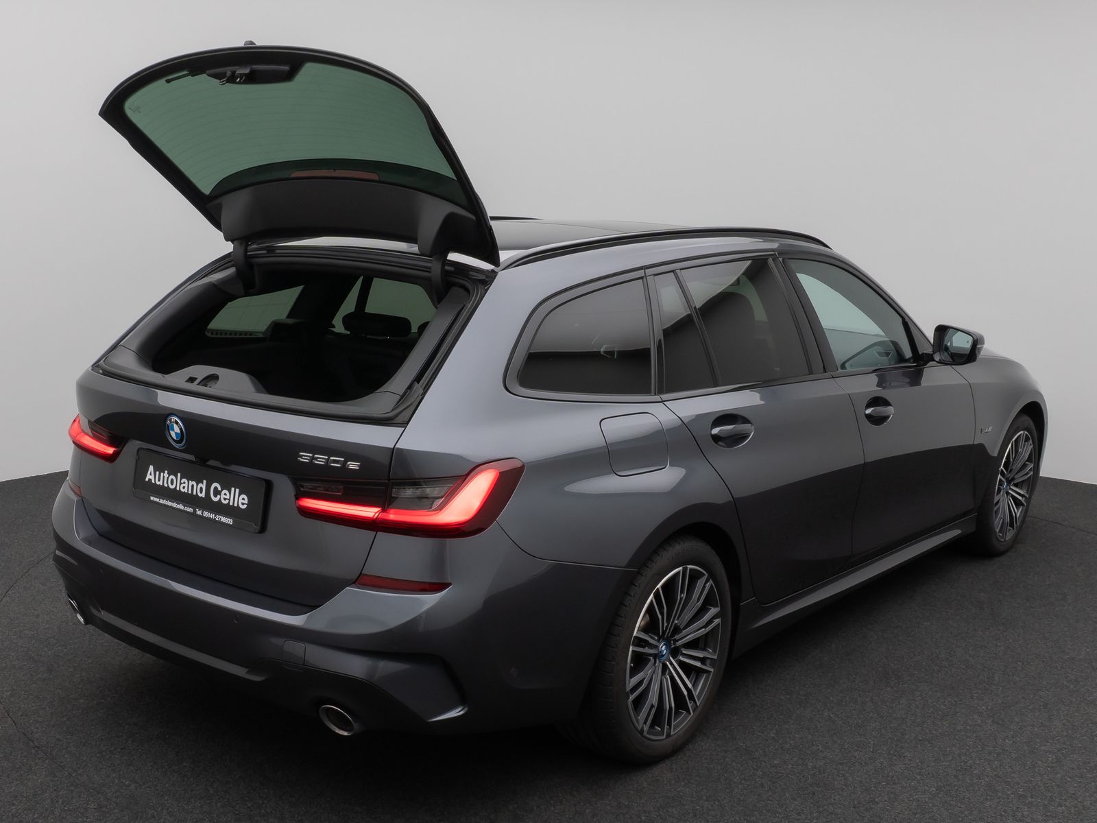 Fahrzeugabbildung BMW 330e M Sport Panorama Kamera Laser HUD DAB HiFi