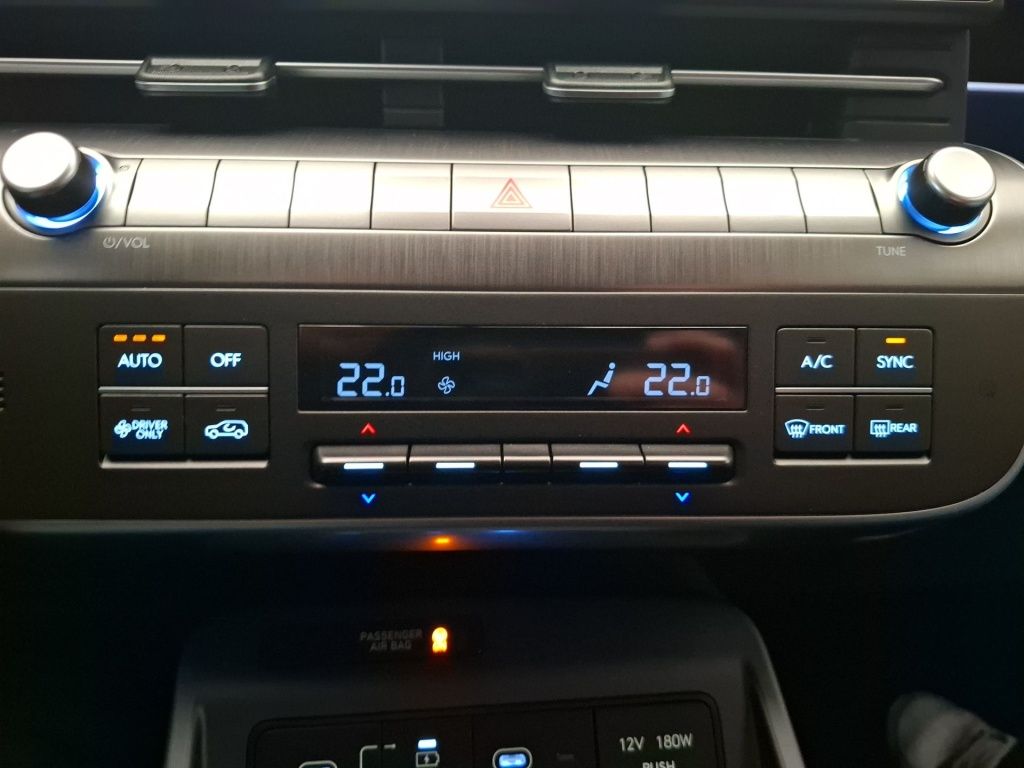 Fahrzeugabbildung Hyundai KONA EV 2WD 65kWh Trend 2xKlima ACC AUT Kam. PDC