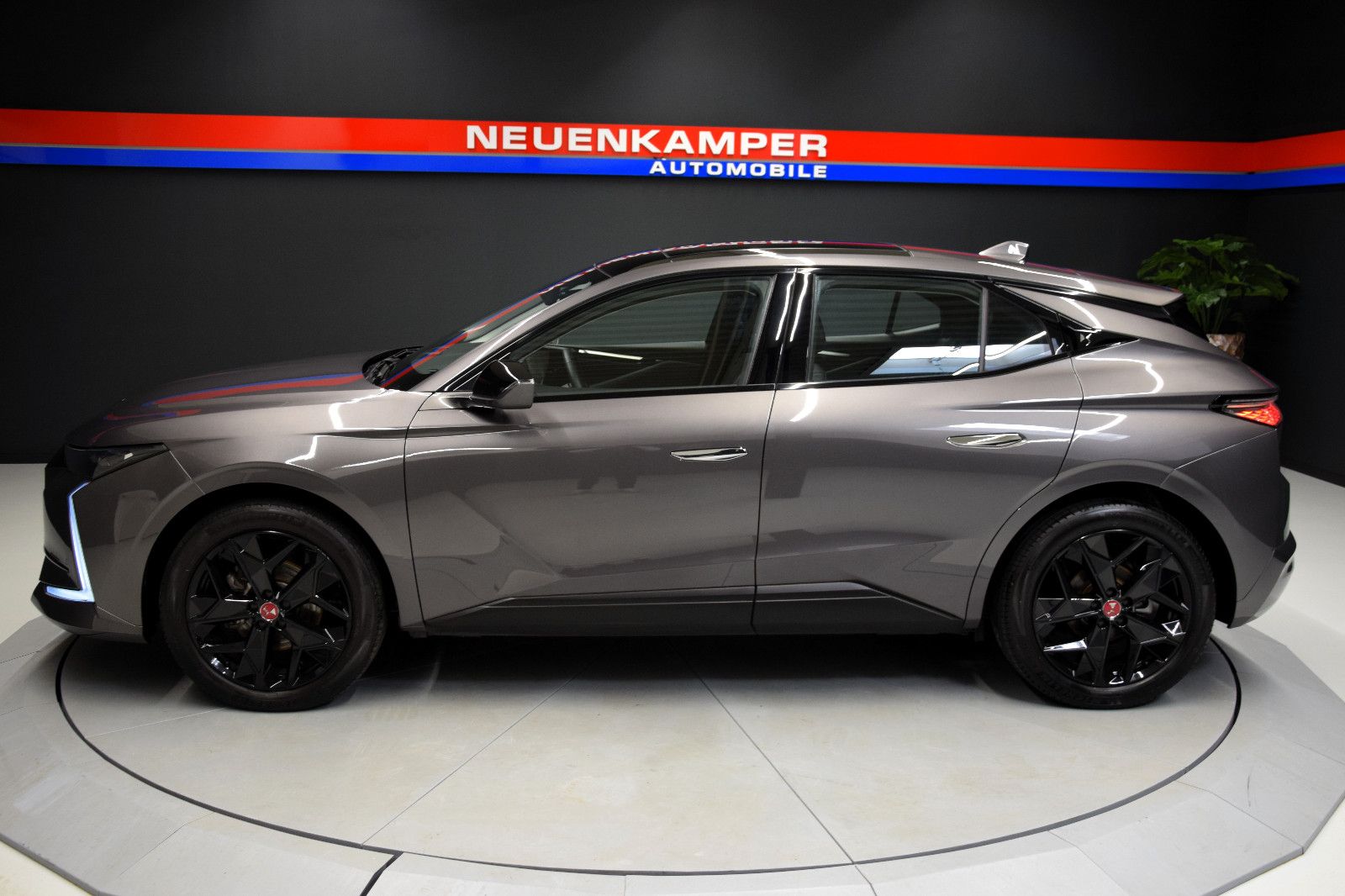 Fahrzeugabbildung DS Automobiles DS4 Performance Line Pano Sitzheizung