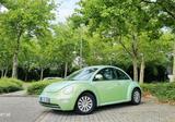 Volkswagen New Beetle 1.6 en vogue en vogue - Volkswagen New Beetle mit Benzin-Antrieb: Limousine, 1.6