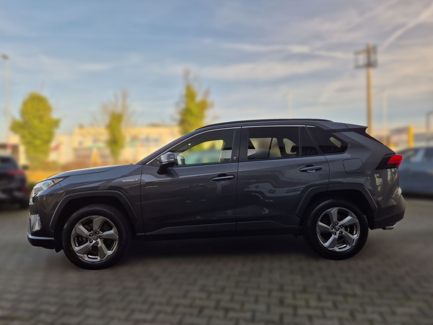 Fahrzeugabbildung Toyota RAV 4 4x2 Team D Hybrid 2.5 Navi LED ACC El. He