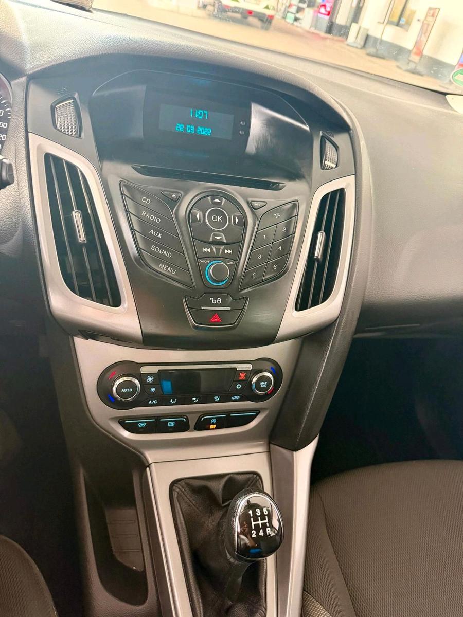 Ford Focus 2014 — photo 13