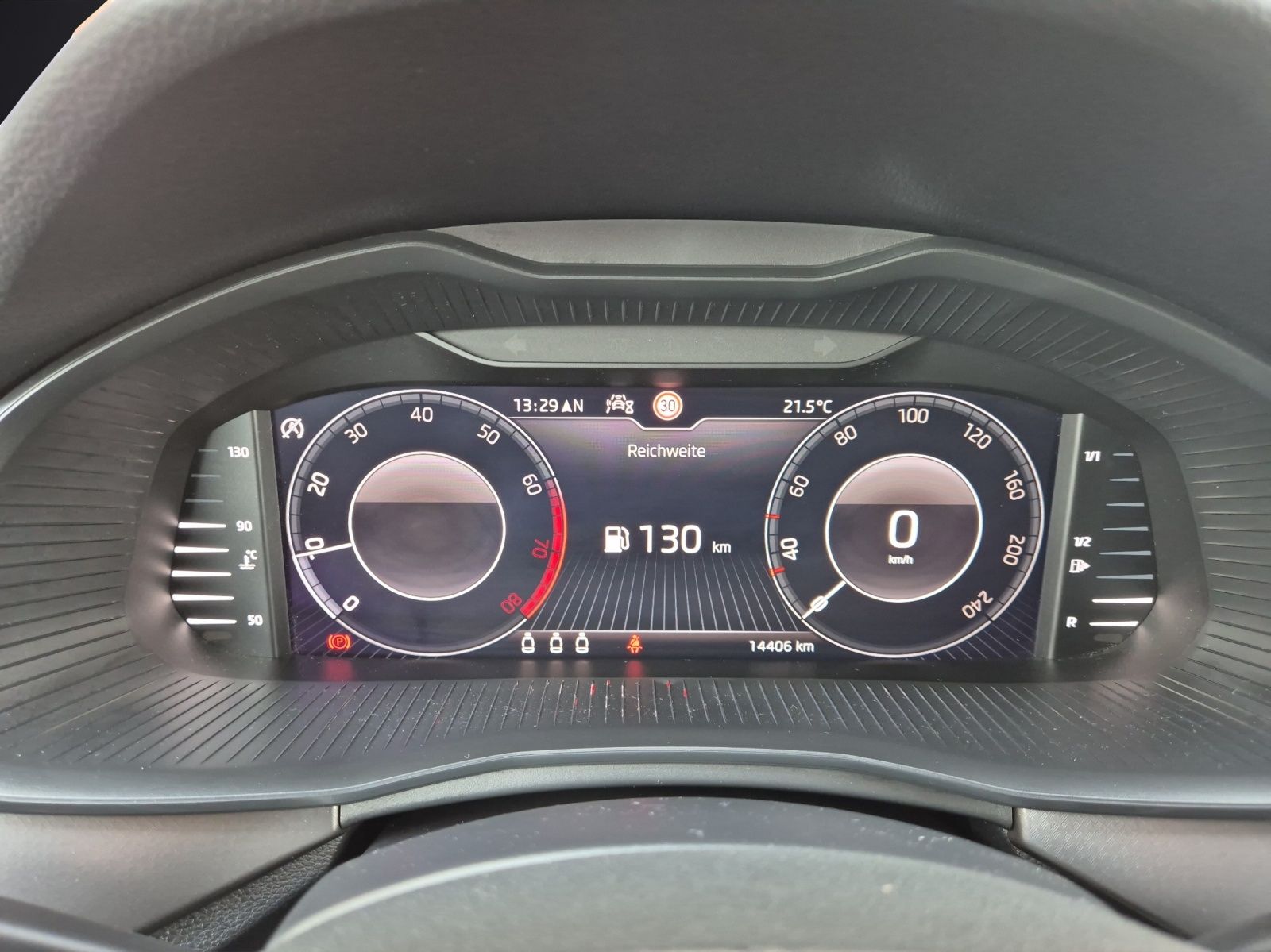 Fahrzeugabbildung SKODA Kamiq TSI Clever LED Navi AID GRA PDC SH LM