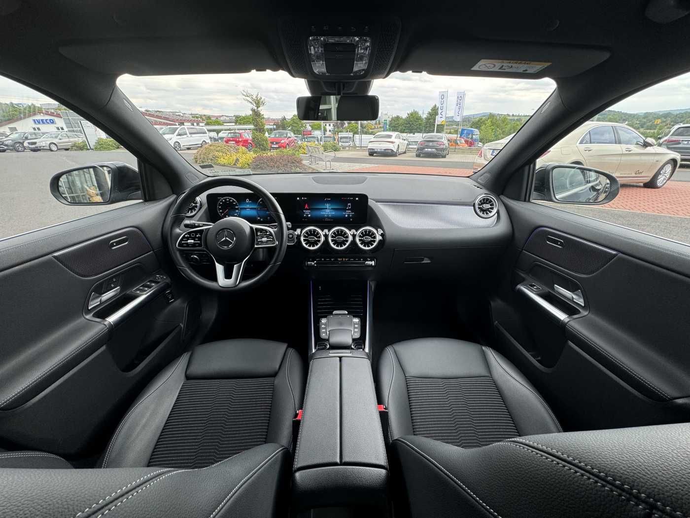 Fahrzeugabbildung Mercedes-Benz EQA 300 4Matic Progressive+RKamera LED+IHC+TOTW+