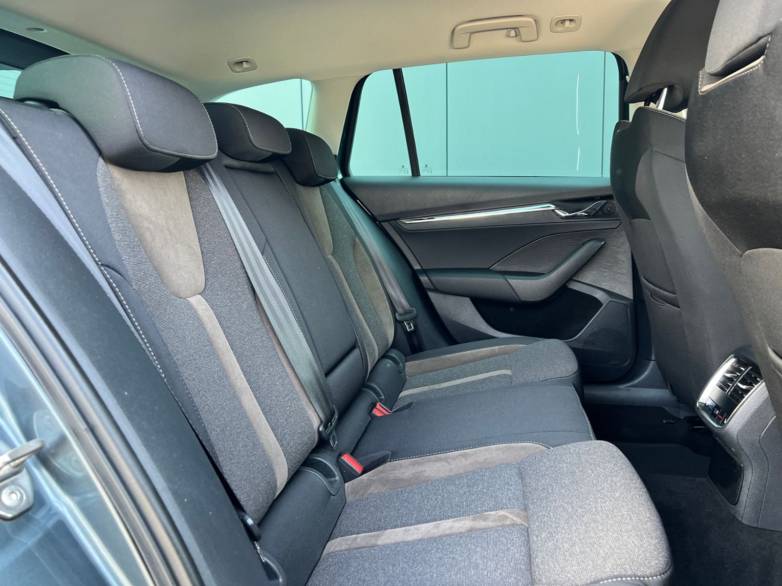 Fahrzeugabbildung SKODA Octavia Combi Scout 2.0 TDI DSG 4x4 *AHK, Navi,