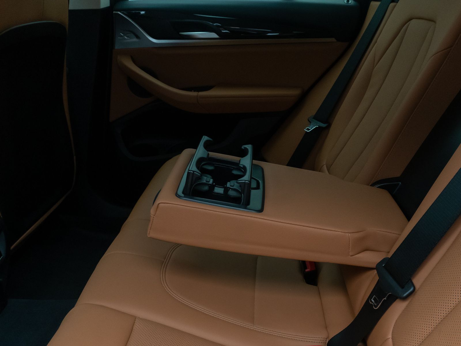 Fahrzeugabbildung BMW X3 xD30e Alarm HUD DAB Laser Kamera Sport Leder