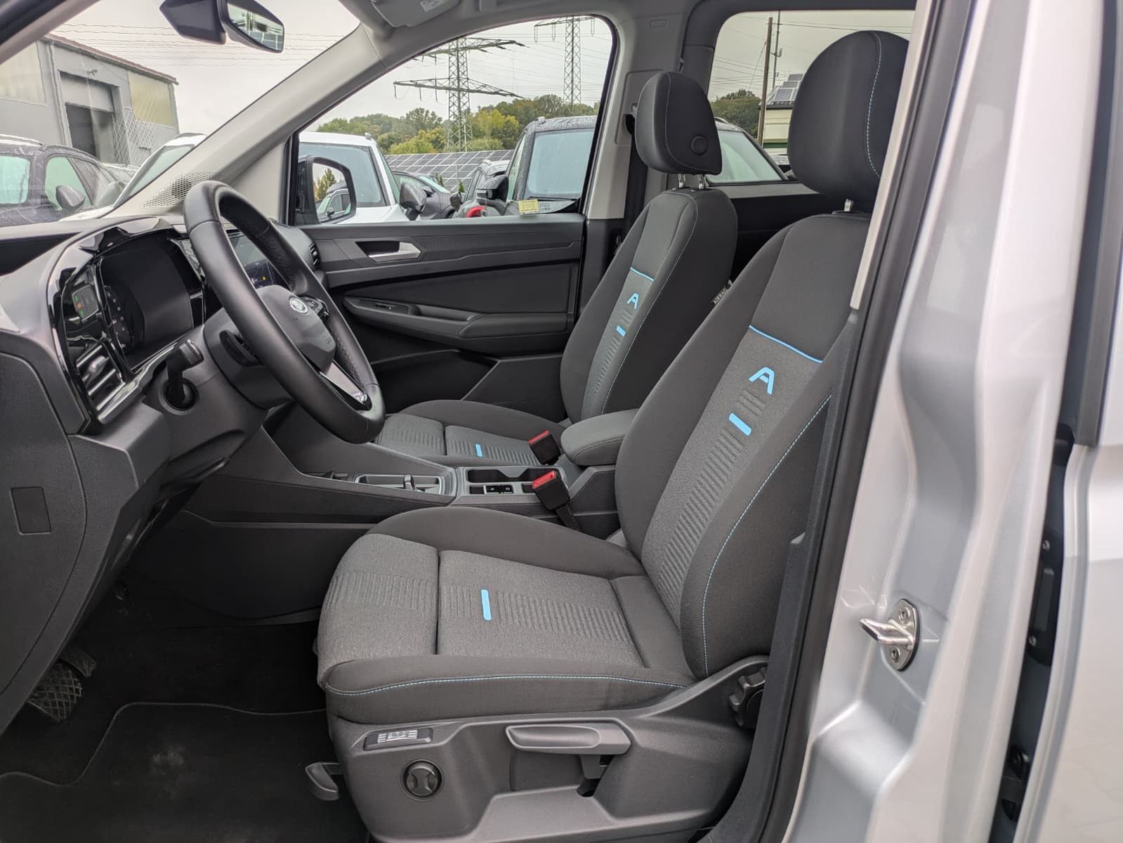 Fahrzeugabbildung Ford Grand Tourneo L2 Active LED*PANO*AHK*ACC*7-Si