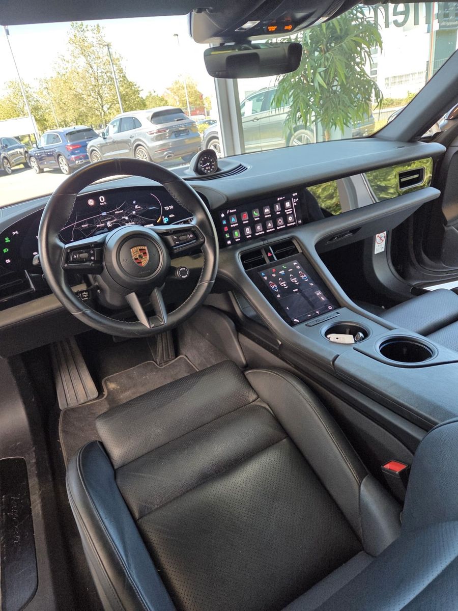 Fahrzeugabbildung Porsche Taycan/Sportsitze/Sportchrono/Innodrive