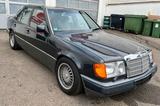 Mercedes-Benz W124, Oldtimer  - gebrauchte Mercedes-Benz E 200 aus dem Jahr 1990