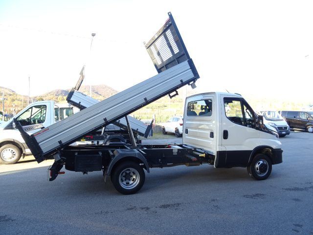 Iveco IVECO Daily 35C18H BTor 3.0 HPT PLM-RG Cabinato  imagem 3