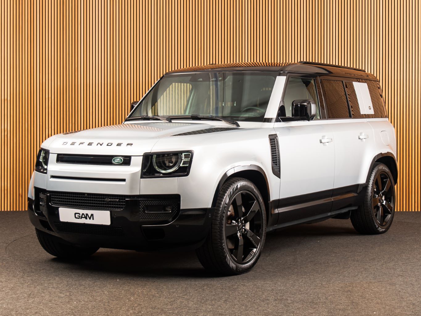Land Rover Defender 110 X-Dynamic HSE P400e TOWBAR-22"
