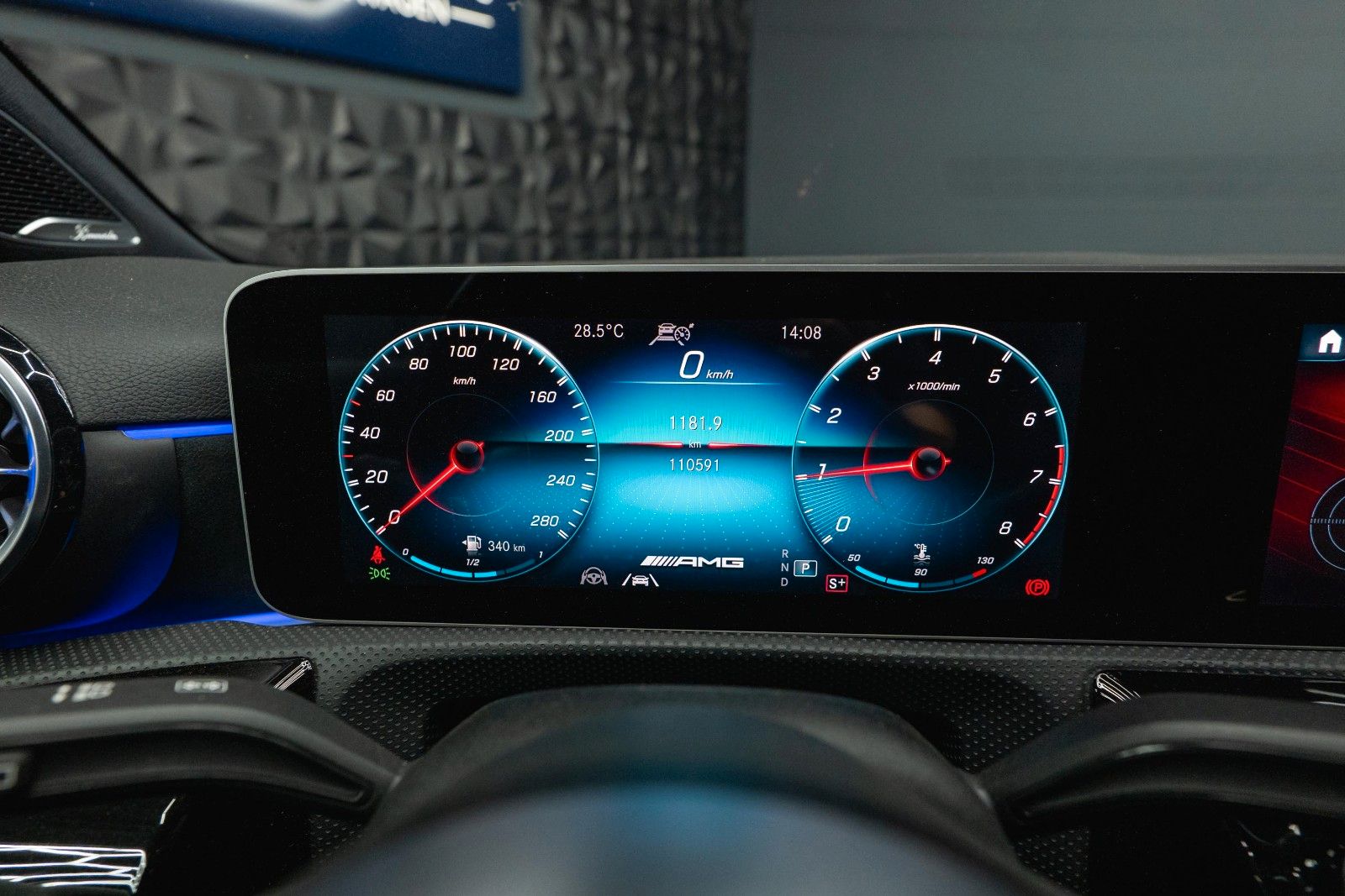 Fahrzeugabbildung Mercedes-Benz A 35 AMG 4Matic Night-Paket *Pano*LED*ACC*DAB*