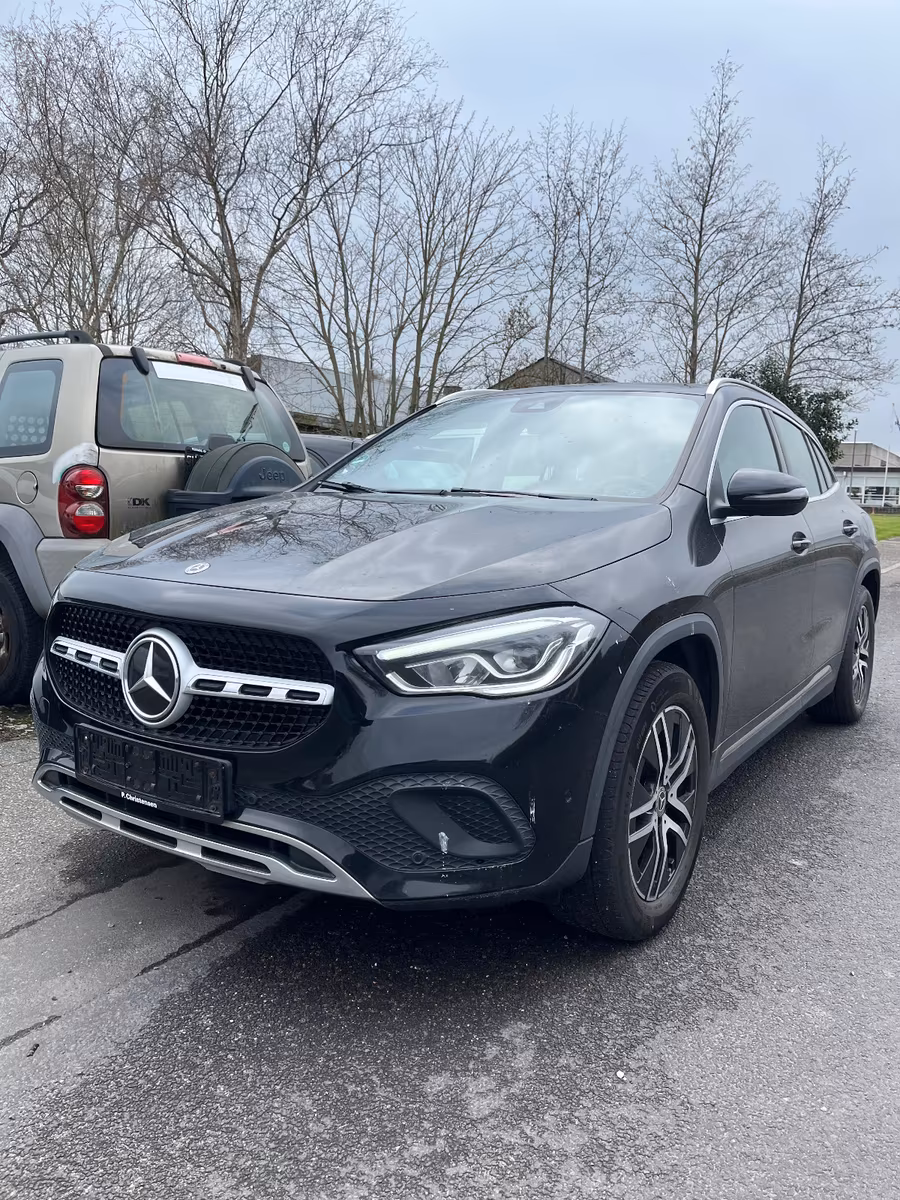 Mercedes-Benz GLA 200d  DCT 8G 19T N