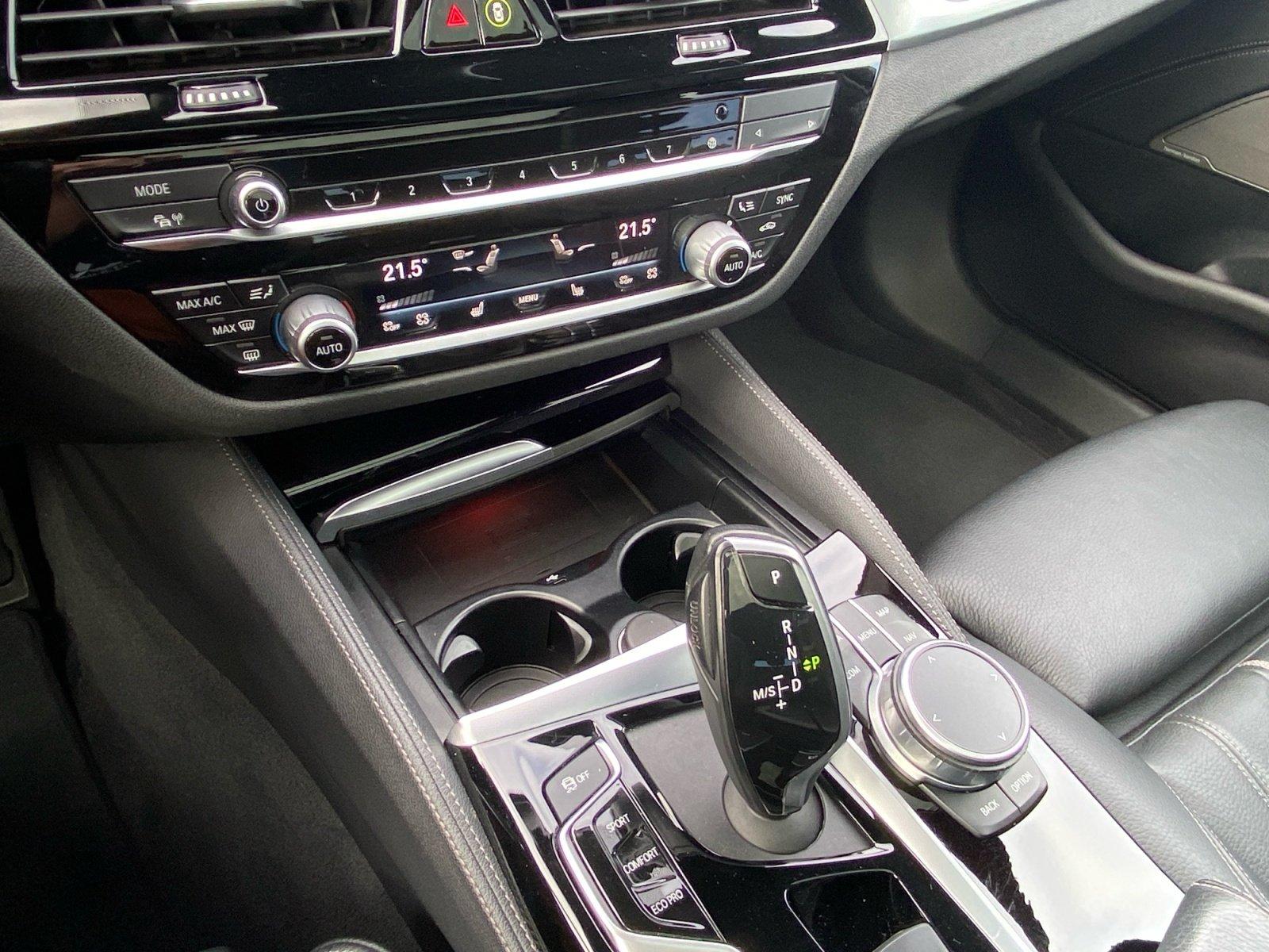 BMW 530i xDrive Touring M-Sport TEMP+PDC+HUD+PANO