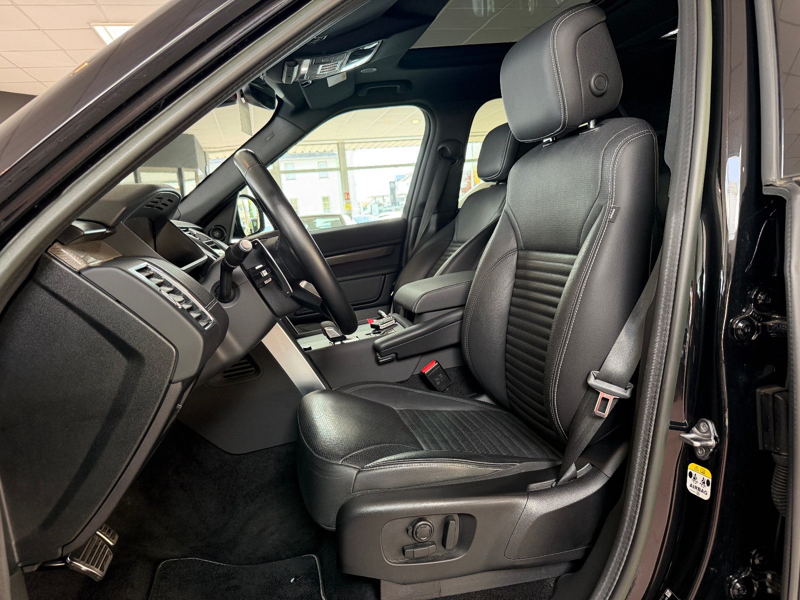 Fahrzeugabbildung Land Rover Discovery 5 R-Dynamic SE AWD/7-SITZER/360''KAM