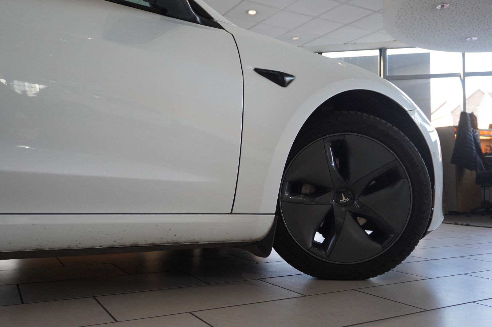 Fahrzeugabbildung Tesla Model 3 Standard Range Plus NAVI/KAMERA/SH/WÄRME