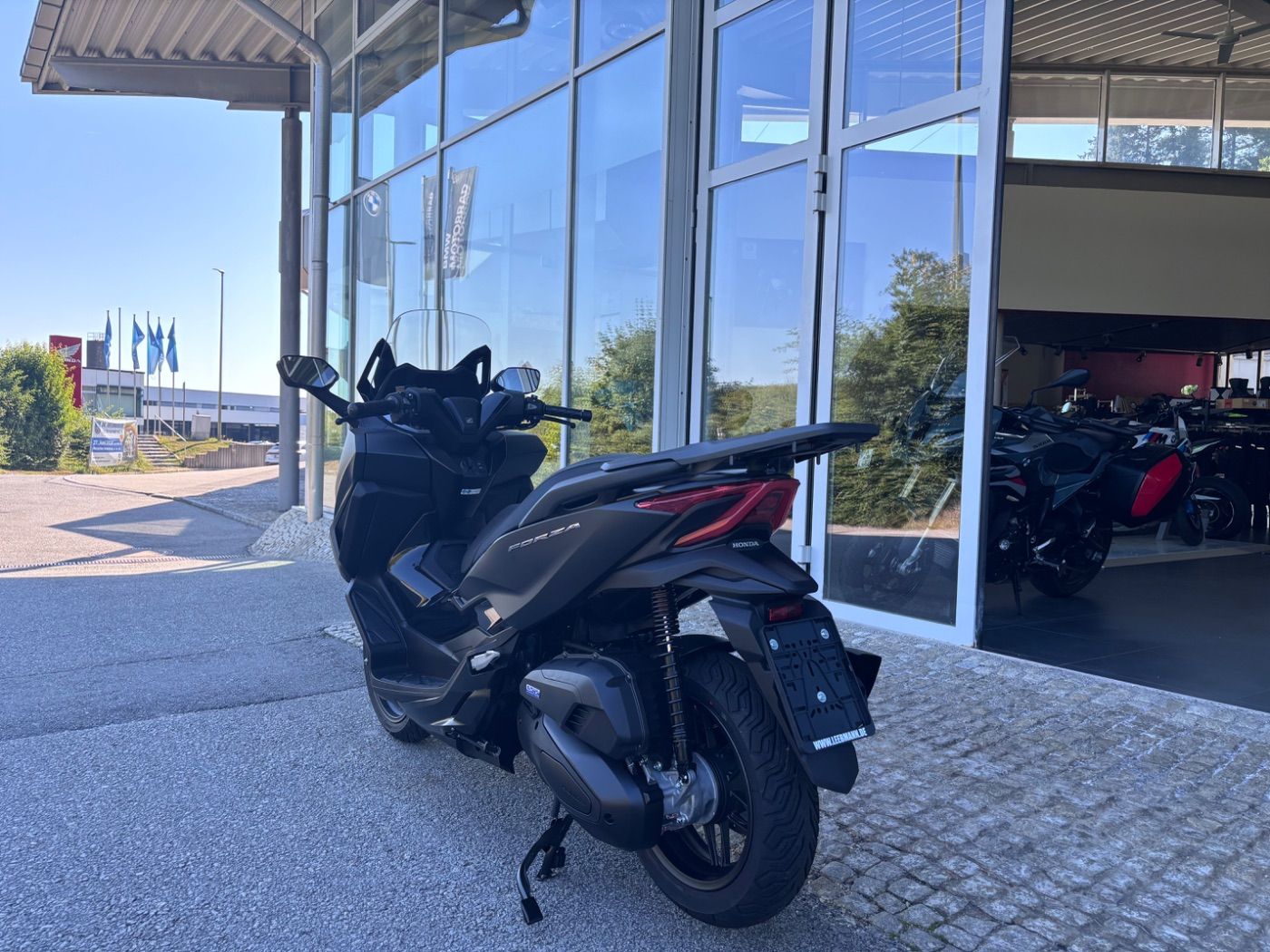 Fahrzeugabbildung Honda Forza 125 NSS 125 inkl. Smart Topcase,