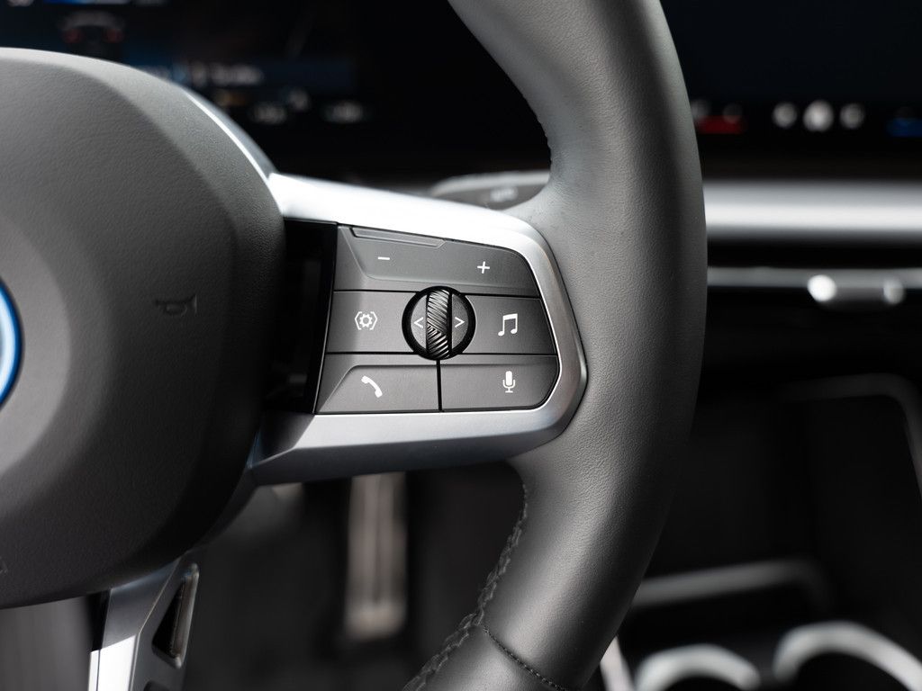 BMW iX2 - Bild 22