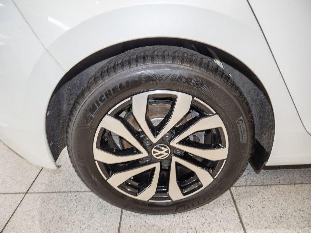 Volkswagen Golf VIII 1.5 TSI Active Klima Navi R-Kam AHK, миниатюра 6