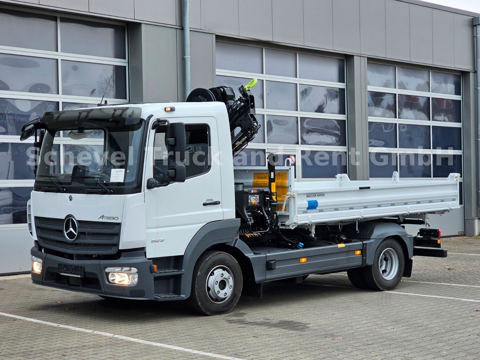 Fahrzeugabbildung Mercedes-Benz 923 Atego Dreiseitenkipper MEILLER + HIAB 072