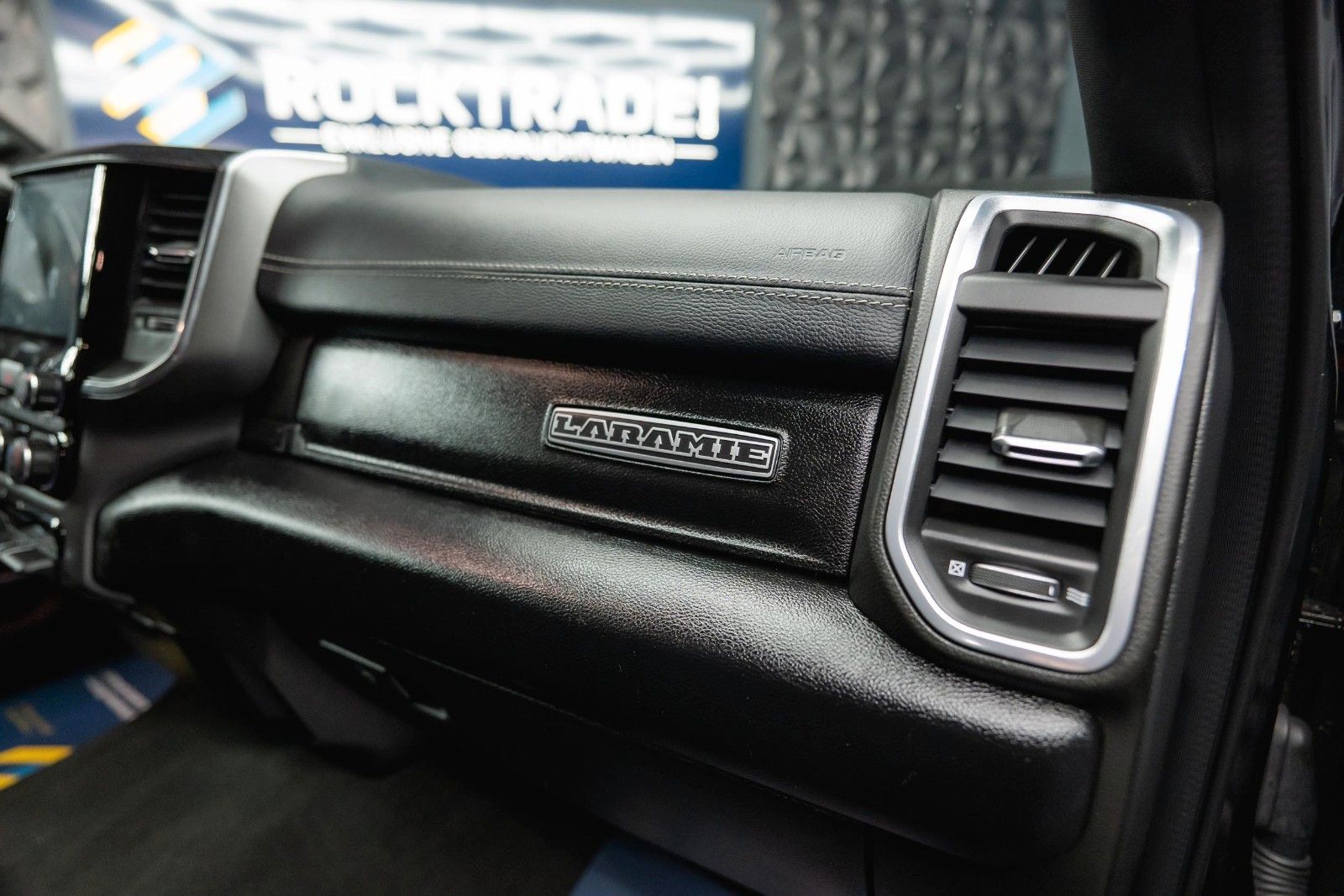 Fahrzeugabbildung Dodge RAM 5.7 V8 HEMI 4x4 LARAMIE Offroad Night LED