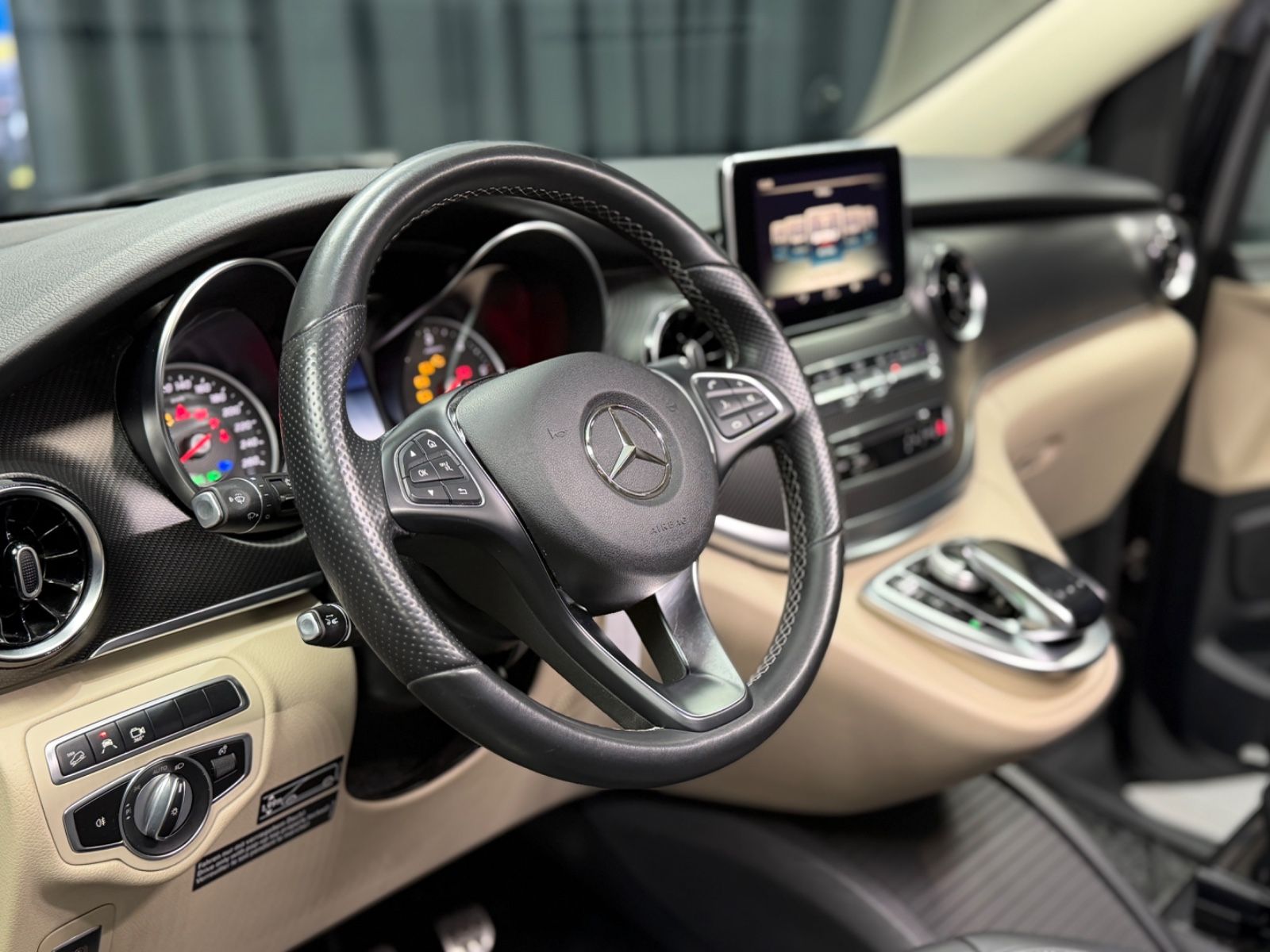 Fahrzeugabbildung Mercedes-Benz V300d 4MATIC Marco Polo|LANG|AMG|LEDER|KÜCHE|
