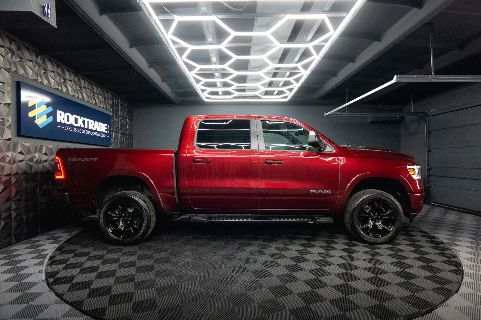 Fahrzeugabbildung Dodge RAM 5.7 V8 HEMI 4x4 NIGHT-Edition LARAMIE Sport