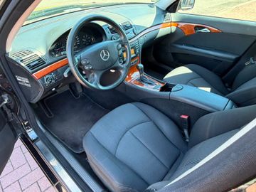 Mercedes E 200 - 11