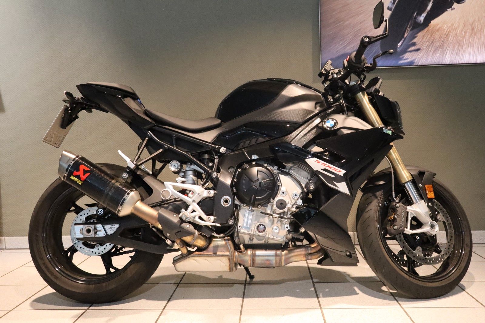 Fahrzeugabbildung BMW S 1000 R + Akrapovic