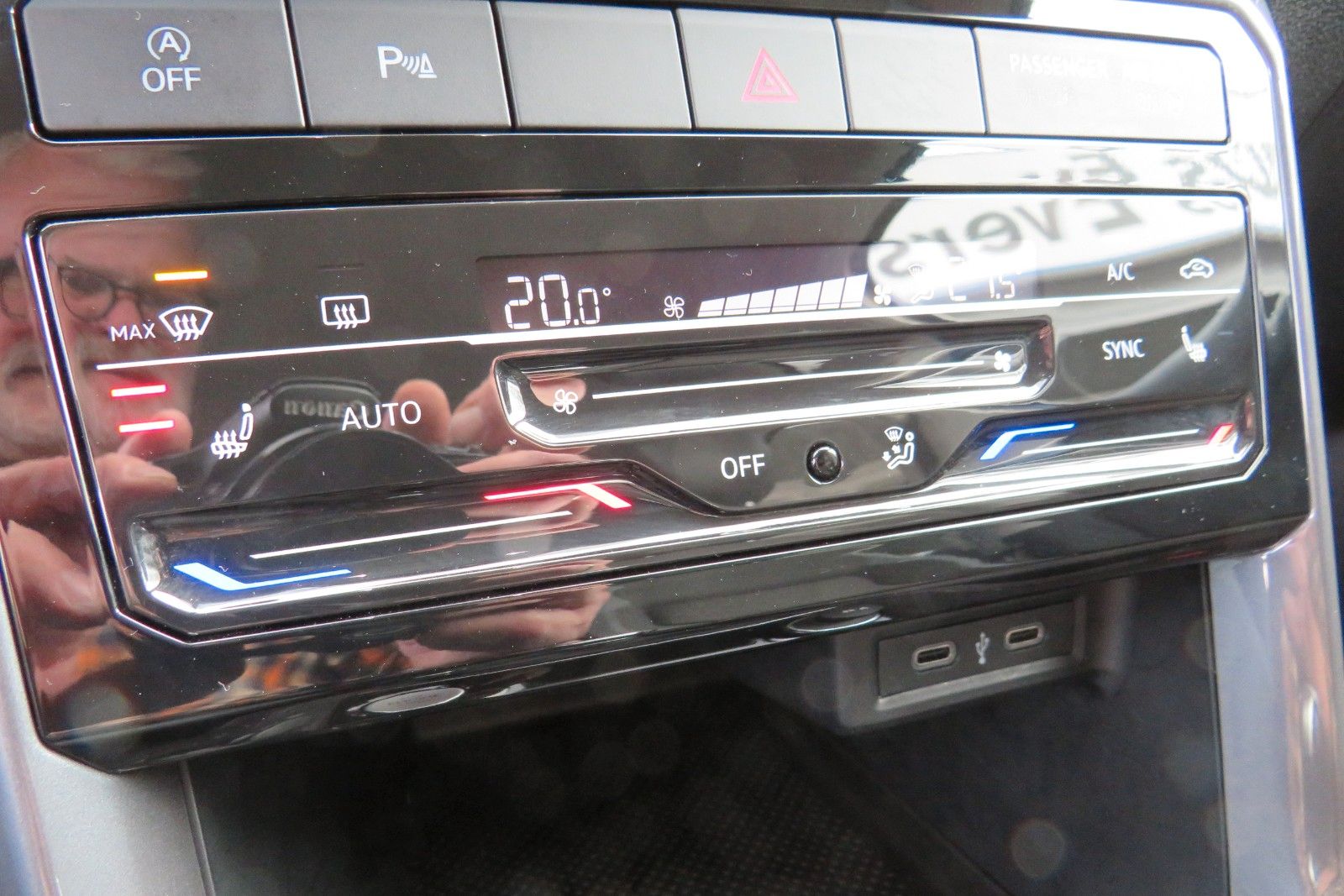 Fahrzeugabbildung Volkswagen T-Cross Highline DSG ACC NAVI AHK APP 1.HAND