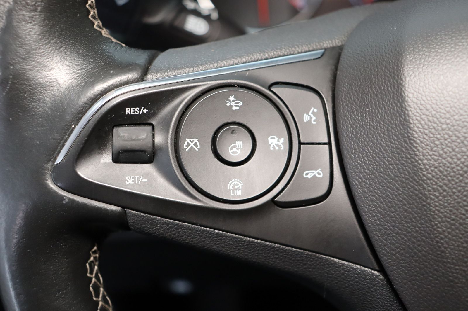 Fahrzeugabbildung Opel Insignia 2.0 CDTI Innovation * LED * Sitzhzg. *