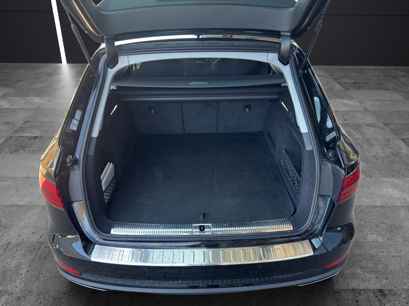 Fahrzeugabbildung Audi A4 Avant*Quattro*Apple CarPlay*Navi*AHK*Sport*