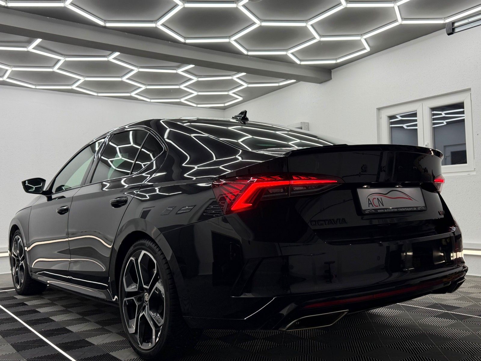 Fahrzeugabbildung SKODA Octavia Lim. RS TSI/FACELIFT/AMBI+/ACC/MASSAGE