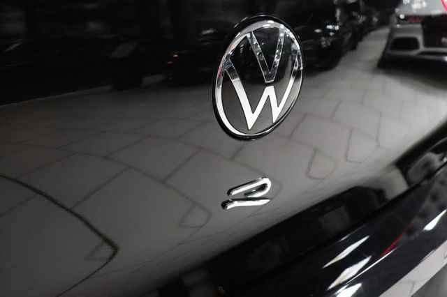 Fahrzeugabbildung Volkswagen Golf VIII Lim. R 4Motion|MATRIX|H/K|DCC|AMBIENTE