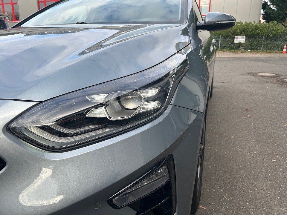 Fahrzeugabbildung Kia Ceed 1.4T 140PS A/T Platinum Edition Kleinwagen